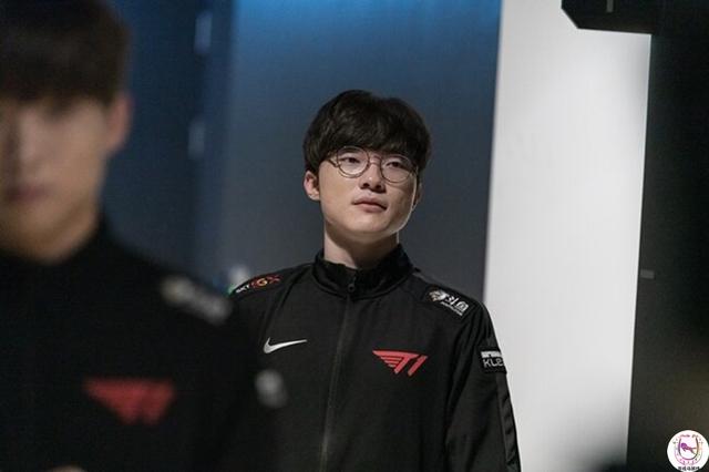 LOL转会历史上最奇葩的选手：一个不想走一个不想留