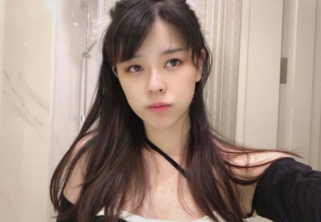 沫子成为绝地求生代言人，独有的专属牌面让人羡慕，上一个是韦神