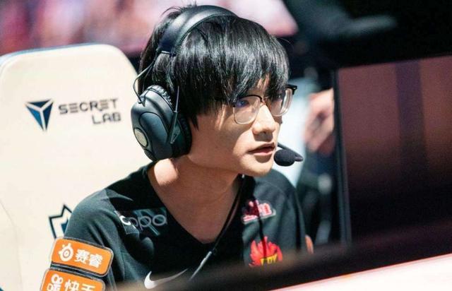 LOL明星大乱斗来了，李佳航“抱到大腿”，水晶哥与焕峰正面刚