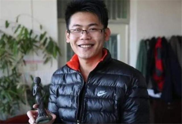 LOL“祖师爷”回归，小智复播有神秘惊喜，网友：碧哥是你吗？