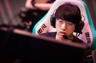 LOL：小虎奇兵小炮打穿上路，RNG2-1险胜EDG登顶榜首