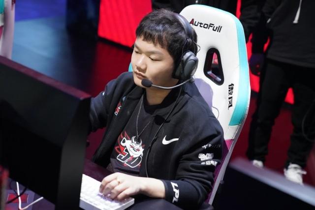 JDG六连胜收官！从队伍短板到稳定C位！牙膏成功证明了自己