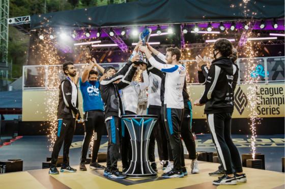 LOL：C9击败TL夺得LCS季中赛冠军，Perkz收获个人联赛第九冠