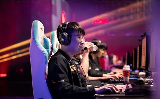 LOL：韩网热议RNG淘汰EDG，Viper去LPL也逃脱不了无冠“诅咒”
