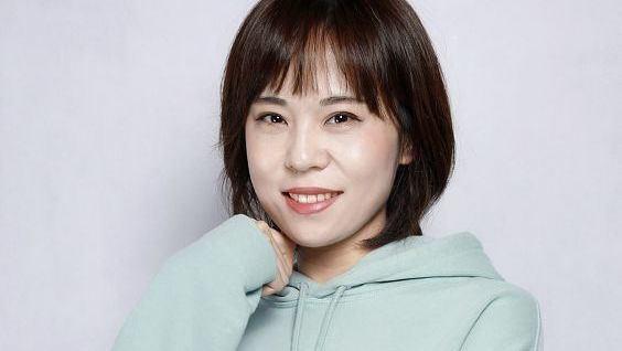 LOL手游玩家心态崩了，关菲菲离职后加入，王者皮肤明显变好