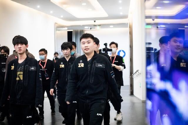 MSI开战在即，LPL冠军却惨遭毒奶？RNG超DK登顶LOL全球排行榜