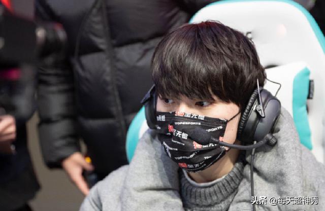 MSI小组赛将至，Jackeylove空降热搜，LOL冠军ADC被实锤脱单