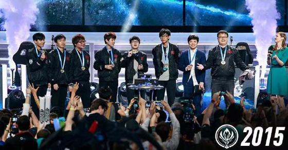 LOL-MSI：LPL官推上演“回忆杀”，直击EDG、RNG在MSI的三冠瞬间