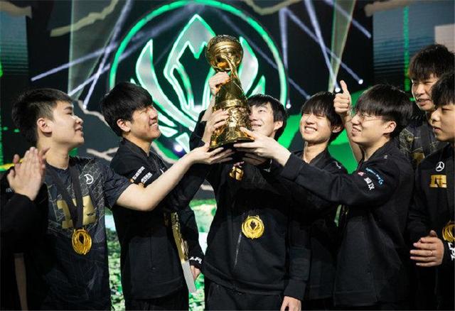 RNG夺得世界冠军，LOL手游也透露重磅消息！国内首个黑马战队诞生