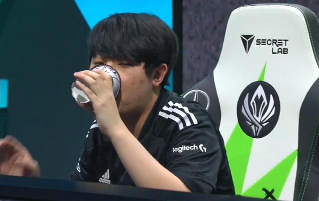 小虎成LOL最酷第一人！双位置拿下MSI冠军！汗子哥成背景板