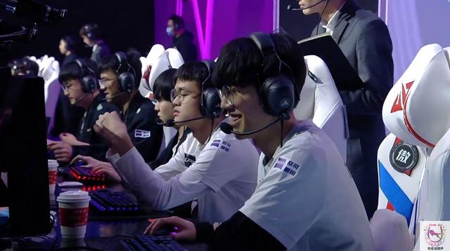 LOL职业队趣事：从替补数量能看出弱点程度？点名IG