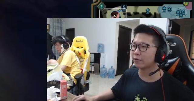 LOL神器被削弱，诺手玩家哭了当场裂开，余小C直播忍不住爆粗口