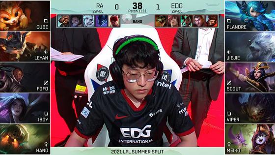 LOL-LPL：Viper克格莫凶悍走A输出爆表，EDG 2-0击败RA收获三连胜
