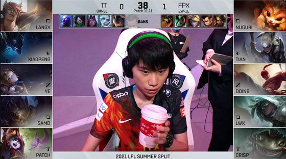 LOL-LPL：Doinb超神不死阿卡丽super carry！FPX 2：0战胜TT