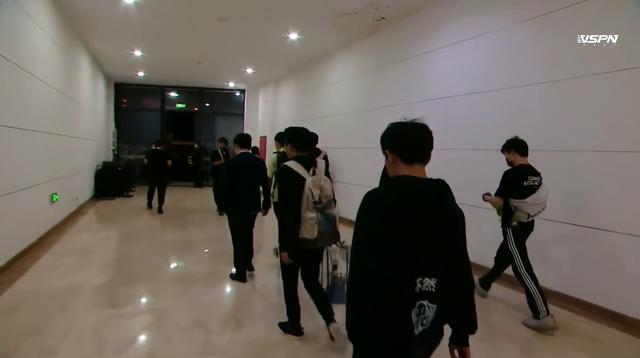 王者荣耀Hero两连冠，巅峰对决阵容完全相同，局中暂停TTG被质疑
