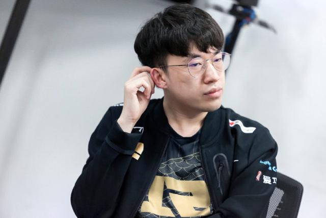 RNG两连败排名倒数第五！让一追二成常态？版本BP依旧是大锅