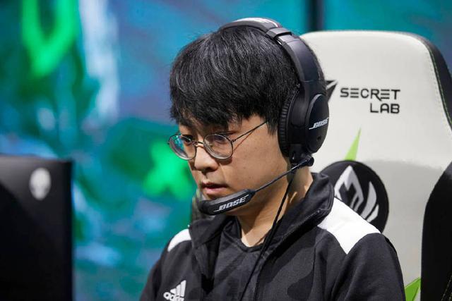 EDG首败给到DK自信？荣光哥见证EDG落败后：Gen也该被终结了
