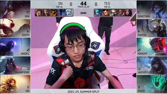 LOL-LPL：Bin阿卡丽斩获三杀融化后排，SN让一追二终结TES四连胜