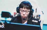 LOL-LPL：Smlz厄斐琉斯稳如泰山输出爆炸，UP爆冷2-1掀翻LNG