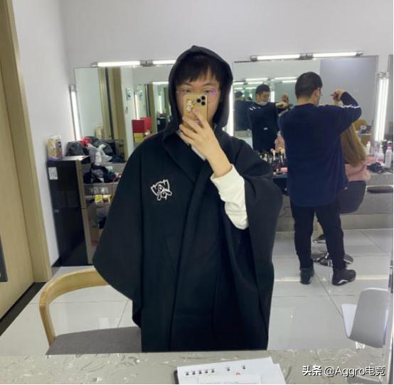 16名小姐姐进场？LOL手游解说合照曝光，LPL过去的只能靠边