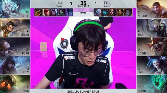LOL-LPL：RA上野“一死一送”痛失好局，FPX冲阵无解2：1团战制胜
