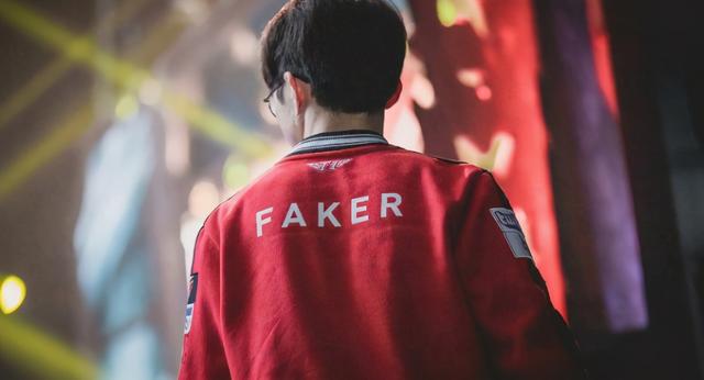 LOL韩媒评全世界中单选手TOP5，Knight成国产牌面，记得点评真实