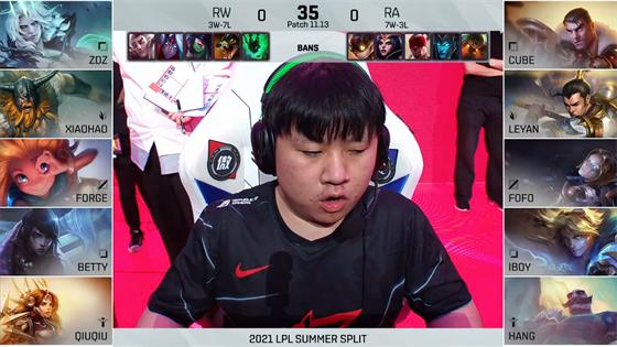 LOL-LPL：Forge阿卡丽秀翻团战豪取四杀，RW鏖战三局2-1战胜RA