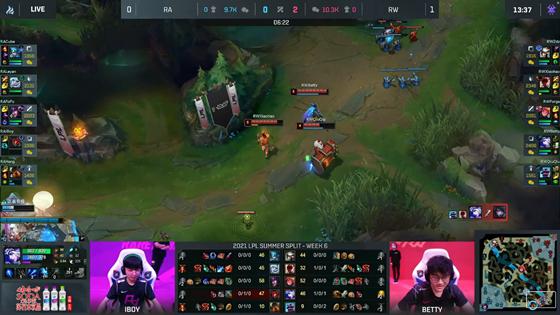 LOL-LPL：Forge阿卡丽秀翻团战豪取四杀，RW鏖战三局2-1战胜RA
