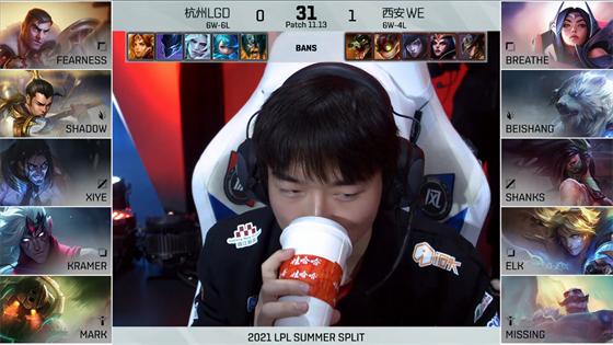 LOL-LPL：Breathe阿卡丽来去自如潇洒收割，WE冲阵体系2-0击败LGD