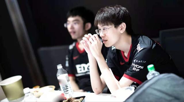 LOL“战力榜”洗牌，RNG名次飙升，T1跻身TOP10，看到第4后：真实