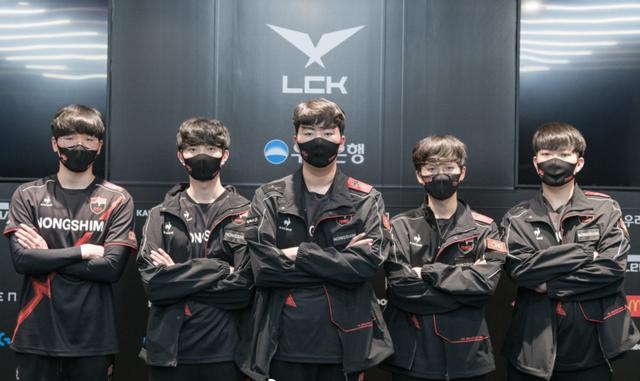 LOL“战力榜”洗牌，RNG名次飙升，T1跻身TOP10，看到第4后：真实
