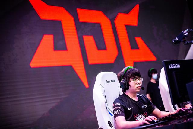 LOL圈首例：JDG绿毛捐2W给郑州红十字，各大官方纷纷点赞