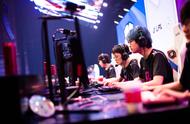 LOL-LPL：Fofo沙皇奇兵突袭回推两人，RA全线优势2-0击败UP