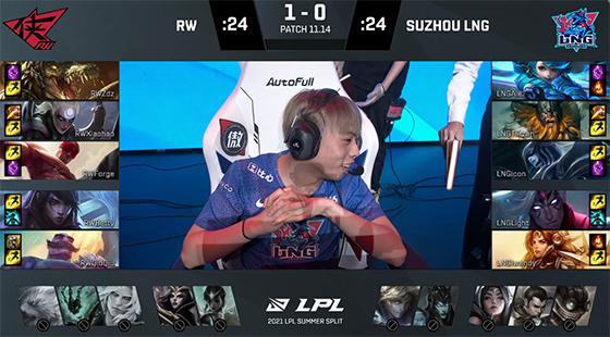 LOL-LPL：Tarzan不死扎克开团无处不在，LNG让一追二RW晋级季后赛
