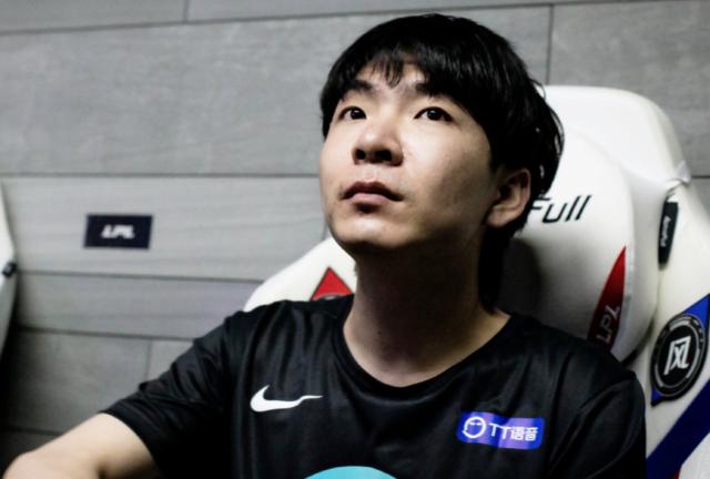 RNG迎战TT！冲刺七连胜！新人中单月开首发登场