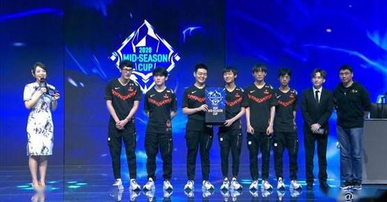 LOL：FPX轻取JDG后 三队成功锁定季后赛席位JDG TES双雄形势危急