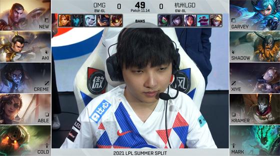 LOL-LPL：New宝佛耶戈单杀xiye阿兹尔，OMG 2-0淘汰LGD晋级季后赛