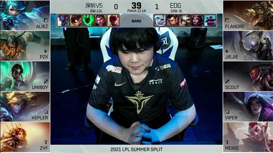 LOL-LPL：Jiejie首发完美节奏带动全局，EDG连下两局2-0横扫V5