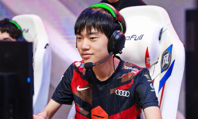 TES锁定季后赛名额，Knight刷新LOL单杀纪录，正式超越巅峰Marin