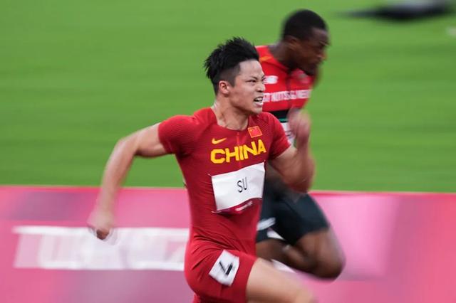 LOL比赛击杀Uzi？9.83封神的亚洲飞人苏炳添，玩游戏也堪称全能王