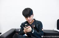 LOL-LPL：Lwx小炮完美克制凯南进场，FPX 2-0横扫V5锁定常规赛前二