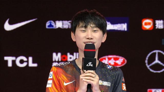 金贡大胆质疑Doinb刀妹：主Q早杀疯了！主W是搞笑吗？