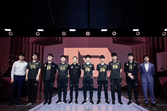 LOL-LPL：夏季赛常规赛圆满落幕，TES、RNG、FPX陷入死亡半区