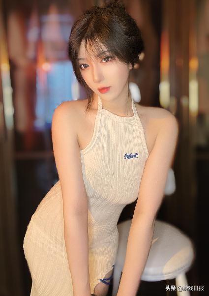 LOL智勋呆妹恋情实锤？两人线下开播，教主壁咚镜头被截图