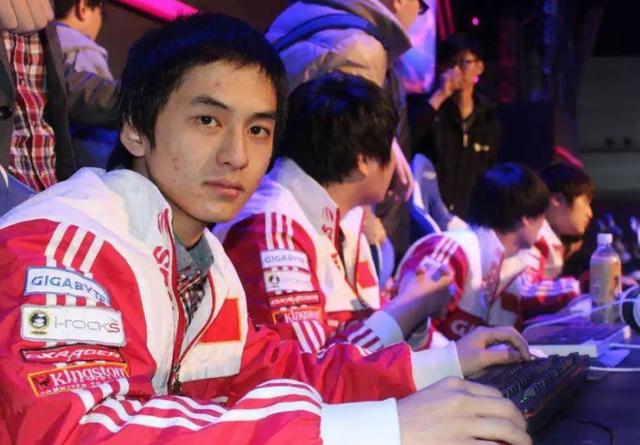 “LOL冠军上单拿不出5W块”？WE元老向铁粉鞠躬：辜负大家的期望