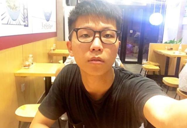 LOL中韩绝活哥solo赛，余小c不再隐藏实力，直播守家比赛乱杀