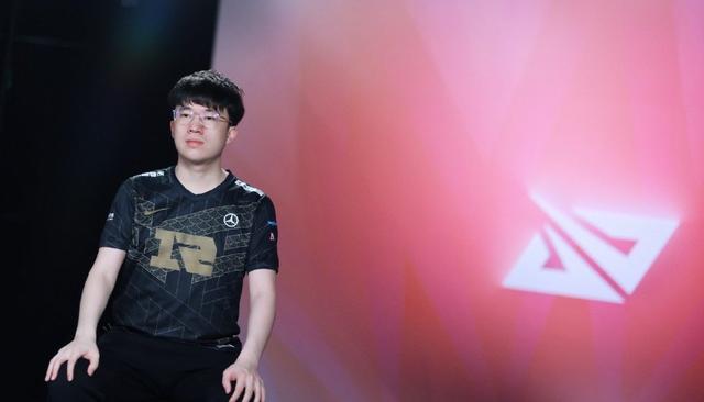 LOL统计至今连胜纪录，FPX代替RNG登顶LPL，PSG整赛季一场不败